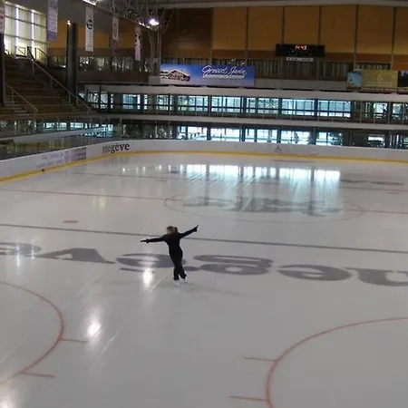 Appartement Welcoming With Swimming Pools Near The Slopes